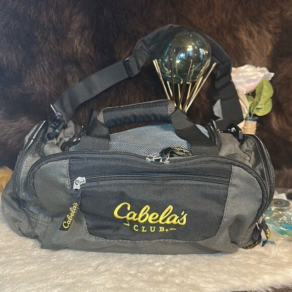 Cabela’s travel bag (6028) - Picture 1 of 7